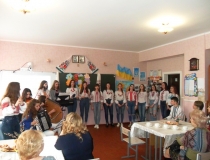 Пісня буде поміж нас
