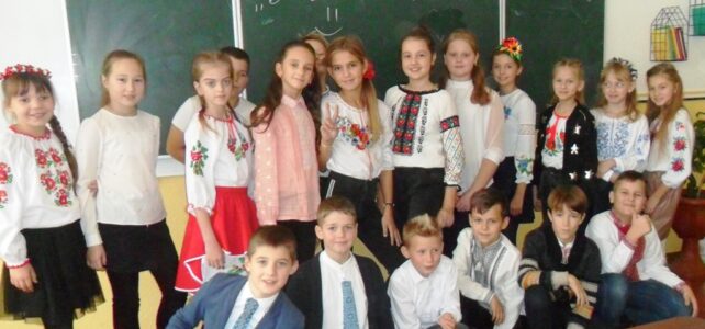 Душа народу бринить у слові
